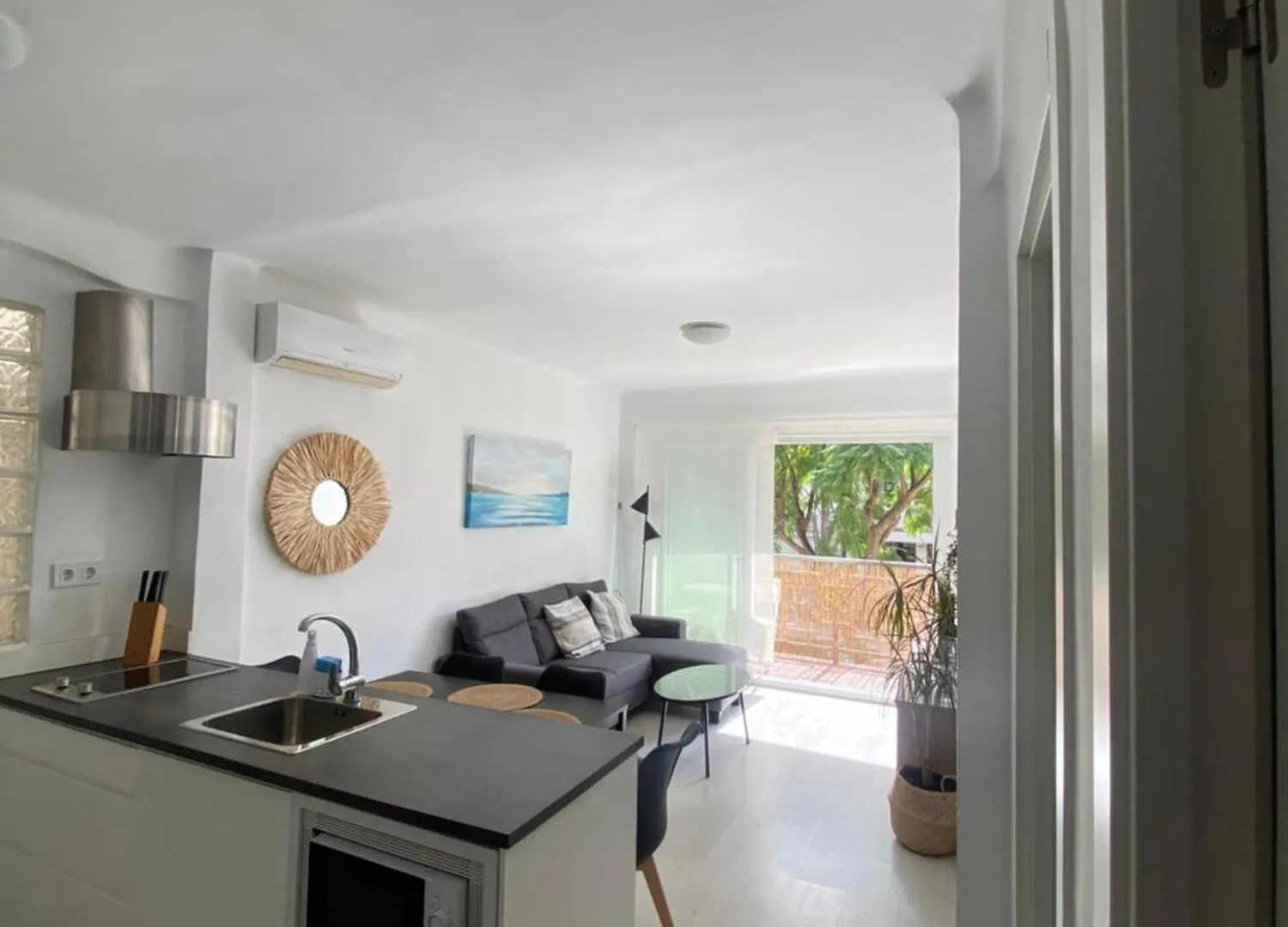 Sunny Apartment Near The Beach. Rincon de la Victoria Spain